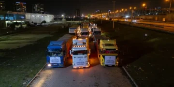 Diyarbakır’da toplanan 25 tır insani yardım  malzemesi Kobani’ye ulaştı