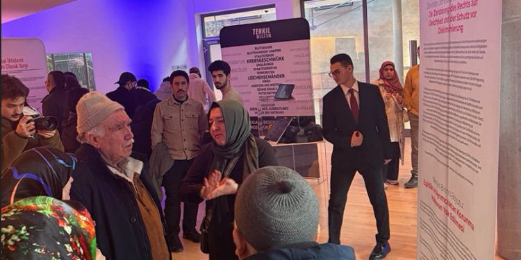 Almanya’nın Hanau kentinde açılan Tenkil Felaketi Müzesi'nin 'Yüzleşmek ve iyileşmek' temalı yeni sergisini yüzlerce kişi ziyaret etti.