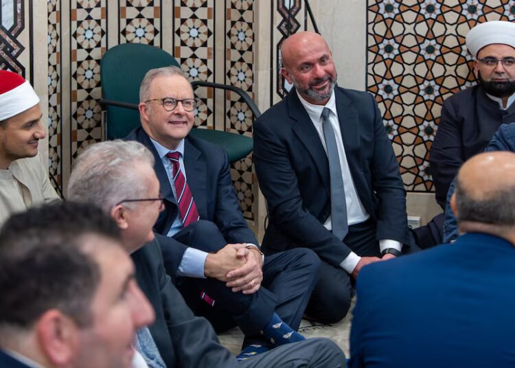 Lakemba Camii’nde bayram namazına katılan Başbakan Anthony Albanese, bazı katılımcıların protestosuyla karşılaştı.