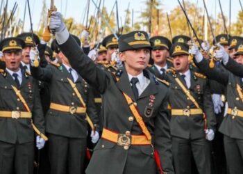 TSK’den ihraç edilen teğmenlerden Deniz Demirtaş görevine başladı