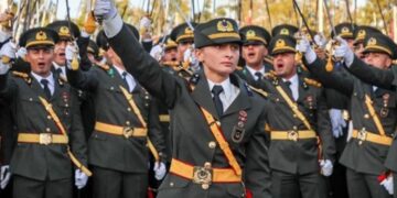 TSK’den ihraç edilen teğmenlerden Deniz Demirtaş görevine başladı