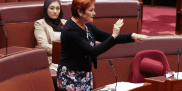 Senato’dan, Hanson’a 2. kınama: Dışişleri Bakanı Wong’un önergesi kabul edildi: “Müslümanları hedef alamazsın”