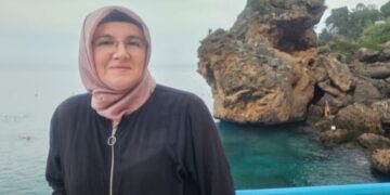 KHK’lı Asuman Öğretmenin eşi: “Görüşte eşim yerinden kalkamıyordu, sesimizi duyun”