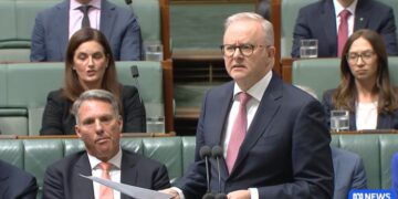 Yakın vergisini yarıya indirdiklerini belirten Başbakan Albanese: “Yakıtı daha ucuz hale getiriyoruz”