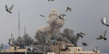 Hürmüz Boğazı’nda İran 10 tankeri vurdu, Trump donanmayı göreve çağırdı