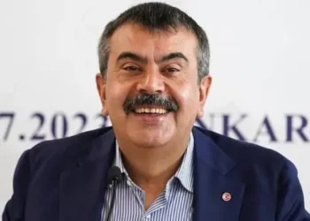 AKP’li Milli Eğitim Bakanı Tekin’den ‘şok çıkış: AKP’den önce okullarda tuvalet yokmuş