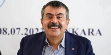 AKP’li Milli Eğitim Bakanı Tekin’den ‘şok çıkış: AKP’den önce okullarda tuvalet yokmuş