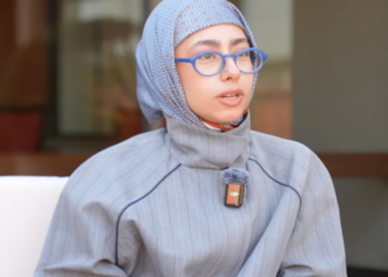 ‘Teröristin kızı’ diye soykırıma uğrayanlara direndi: ABD’ye göç eden  Özge Öğretmen Afrika’ya umut taşıdı