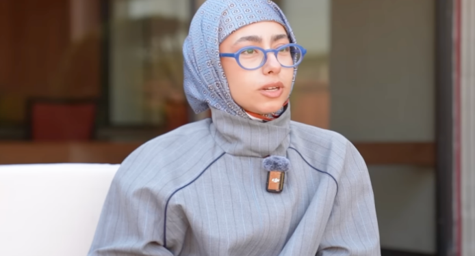 ‘Teröristin kızı’ diye soykırıma uğrayanlara direndi: ABD’ye göç eden  Özge Öğretmen Afrika’ya umut taşıdı