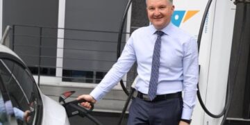 ‘Panikle yakıt alanlar krizi tetikliyor’ diyen Bakan Bowen: 50 yakıt gemisi yolda, haziran riskli