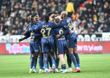Fenerbahçe, Kayseri deplasmanında farklı kazandı: 4-0