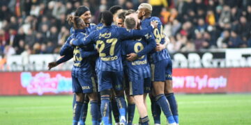 Fenerbahçe, Kayseri deplasmanında farklı kazandı: 4-0