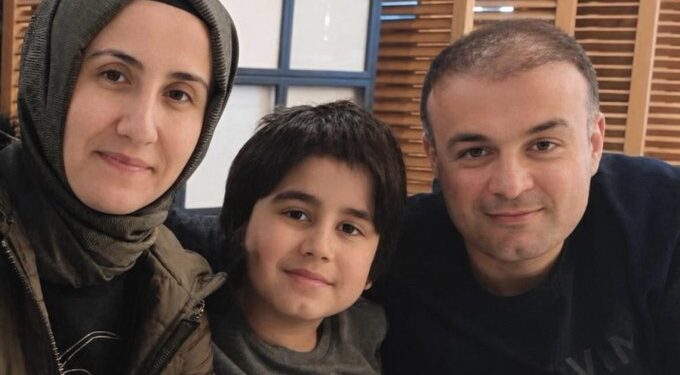 Yusuf Tarık’ın annesi: Oğlum matematikten 100 almıştı, Ayla öğretmen 100 alan beş öğrenciyi en öne oturtmuş, hepsi şehit oldu.