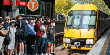 Yakıt krizi Sydney yollarını boşalttı: Araç kullanımı düştü, toplu taşımaya yöneliş arttı