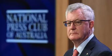 ‘Nitelikli göçmenler heba ediliyor’ diyen eski Müsteşar: Doktorların denklik probleminden vasıfsız işlerde çalışıyor, bu kabul edilemez