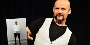 Ünlü komedyen Atalay Demirci’ye ters kelepçeye yapılarak tepki: Kaçmıyorduki “yakalansın”