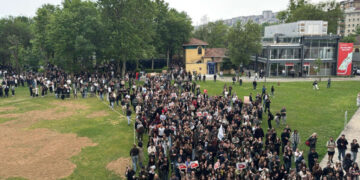 Kapatılan Bilgi Üniversitesi’nde protesto: ‘Ne kayyım ne AKP, kampüsler bizimdir’