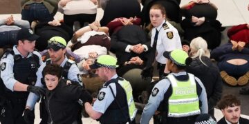 Filo eylemcilerindan Avustralya Parlamentosu’nda Gazze protesto
