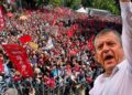 Özgür Özel: ”Diplomasız Erdoğan, mazbatasız genel başkan istemektedir”
