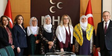 Barış Anneleri Meclis turunu, MHP’yi ziyaretle başladı