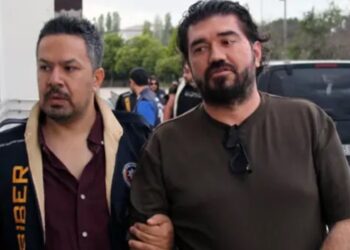 Kelepçeli ellerini montla kapattı: Rasim Ozan Kütahyalı’nın hesabına milyonlar akmış