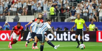 Messi sahneye çıktı, Arjantin turladı