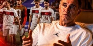 Efsane futbolcu Hakan Şükür: Milli takım birilerinin takımı hâline getirildi