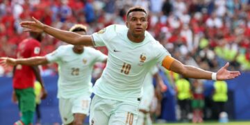 Fransa 6 dakikada Fas’ı geçti, yarı finale uzandı: Mbappe penaltı kaçırdı, gol attı, sakatlandı