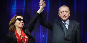Ayhan Sefer Üstün’den Serap Yazıcı’ya sert suçlama: Erdoğan’ın adını duyunca ‘Midem kalkıyor’ diyordu