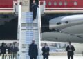 Erdoğan, Trump’ı uçağın merdivenlerinde karşıladı