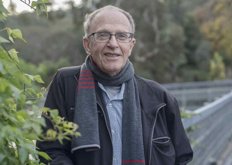 Prof. Dennis Altman, Avustralya'daki antisemitizm tartışmalarında tek taraflı yaklaşımların toplumsal kutuplaşmayı derinleştirdiğini söyledi.