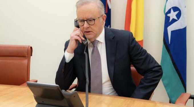 Avustralya Başbakanı Anthony Albanese, ABD Başkanı Donald Trump ile yaptığı kapsamlı telefon görüşmesinde AUKUS’tan kritik minerallere, yapay zekâdan Pasifik’teki güvenlik gelişmelerine kadar birçok başlığı ele aldıklarını açıkladı.