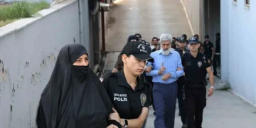 Rejim yargısı karar verdi:Mahkemede “Bizi susturmak istiyorlar” diyen Kuytul Hoca ve eşi tutuklandı