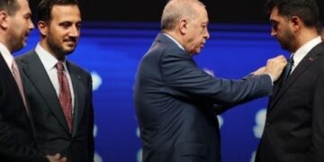 Kaftancıoğlu’ndan AKP’ye geçen CHP’li Başkanlara sert tepki: Bir karaktersiz de benim dönemimde ilçe başkanlığı yaptı