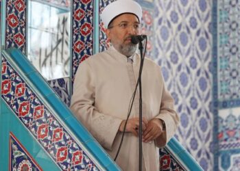 DİB’in “israf”eleştirisine Tokyo savunması: “Cuma namazı kıldırdı, cemaate hitap etti”