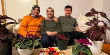 İsmet Özçelik’in kızı “Babamın Malezya’dan kaçırılması tarifsiz acılar yaşattı ama sürgün hayatı bana çok kapı açtı”