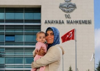 AYM’den ihlal kararı:Bebeğiyle hapisteki KHK’lı Emine öğretmen tahliye edildi