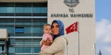AYM’den ihlal kararı:Bebeğiyle hapisteki KHK’lı Emine öğretmen tahliye edildi