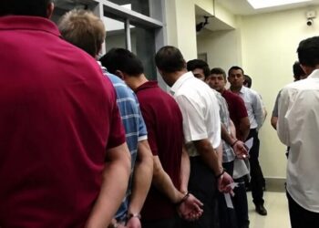 OHAL döneminde gözaltına alınan hakim ve savcıların ters kelepçeli görüntüleri ortaya çıktı