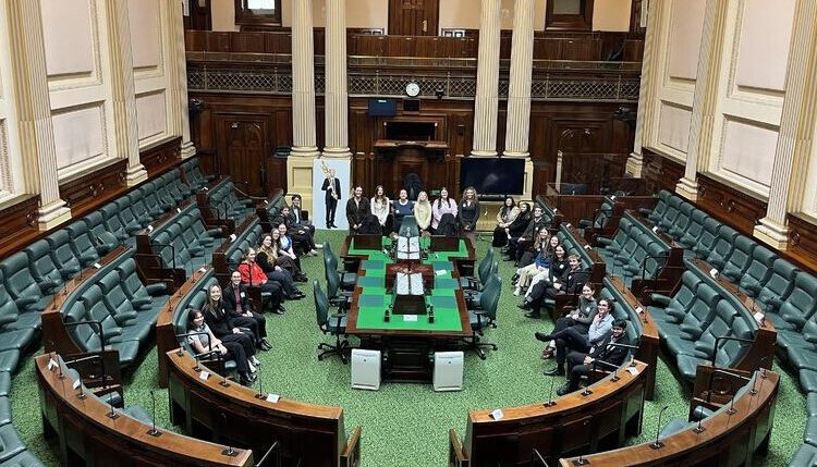 Victoria Parlamentosu’ndan çokkültürlü ve çok inançlı toplumlara önemli düzenleme.