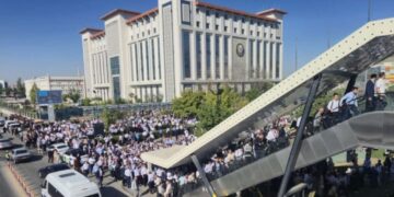 Ankara’da toplanan Süleyman Efendi cemaati mensupları zulümleri protesto ediyor