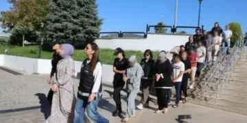 KHK hukuksuzluğu sürgüne zorluyor: Datça’da 9 gözaltı, iki çocuk da var