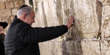 Netanyahu ve binlerce İsrailli, Ağlama Duvarı’na baskın yaptı