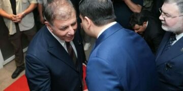 Cemil Tugay, “İpliğini pazara çıkaracağım”dediği AKP’li Vekili kapıda karşıladı