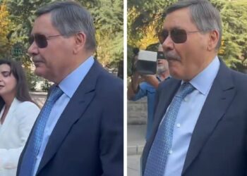 Ağzında sakızla ifade vermeye gelen İ.Melih Gökçek, kendini çekirgeye benzetti