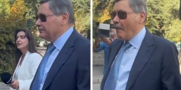 Ağzında sakızla ifade vermeye gelen İ.Melih Gökçek, kendini çekirgeye benzetti